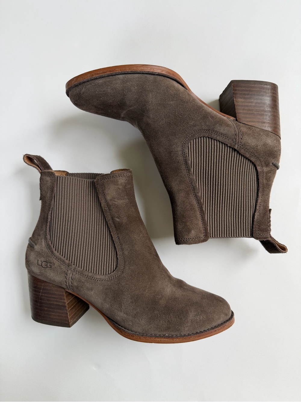 UGG Women's Suede Chelsea Ankle Boots in Taupe Brown
